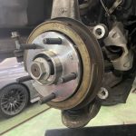 ハブベアリング損傷による異音/シボレーコルベット - UG メンテナンス工場
